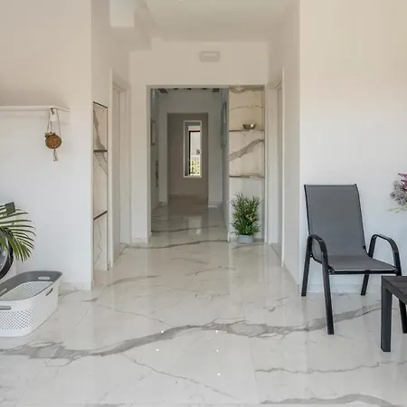 Royal Silver Apartment *
