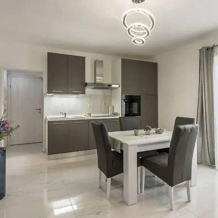 Royal Silver Apartment