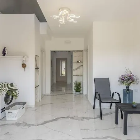 Royal Silver Apartment *